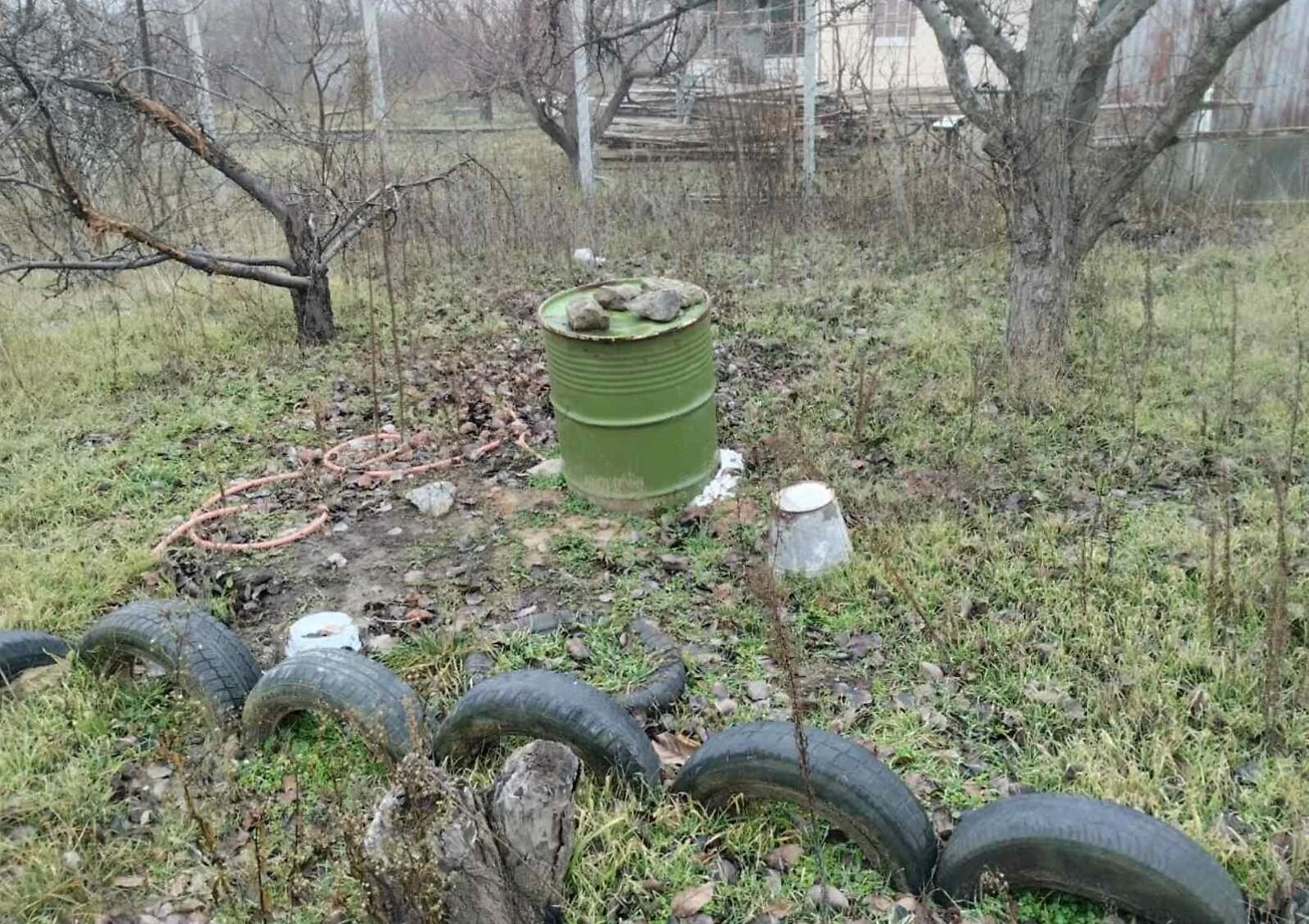 Участок 0.589 сотки, Разумовка: скважина, под гараж