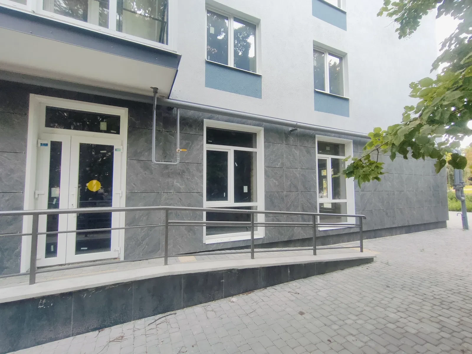 Приміщення, Полтава: можна об’єднати в 87 м², фасадні вікна - фото 3