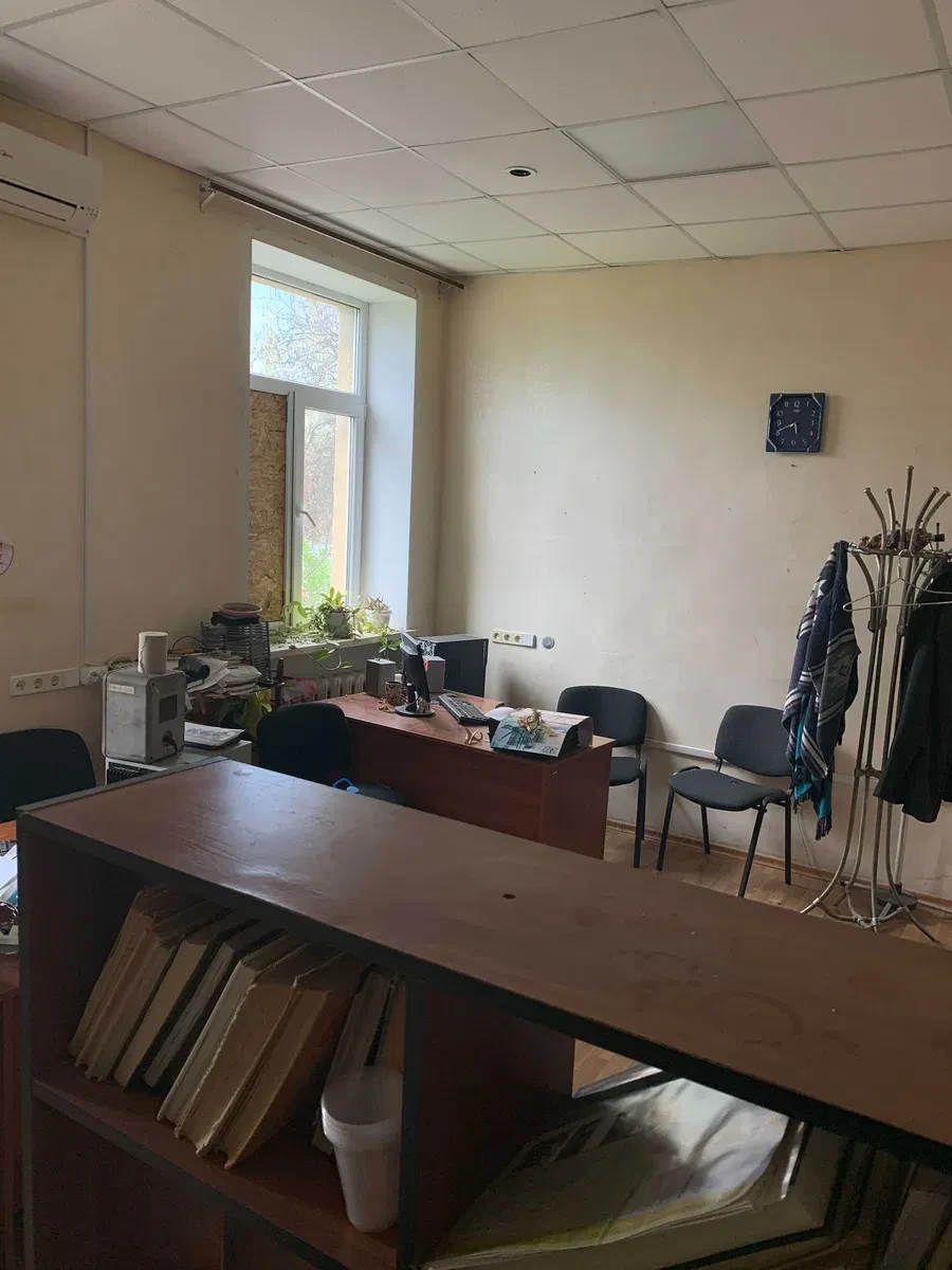 Офіс, Центральний: охорона території, поруч АТБ маркет - фото 1