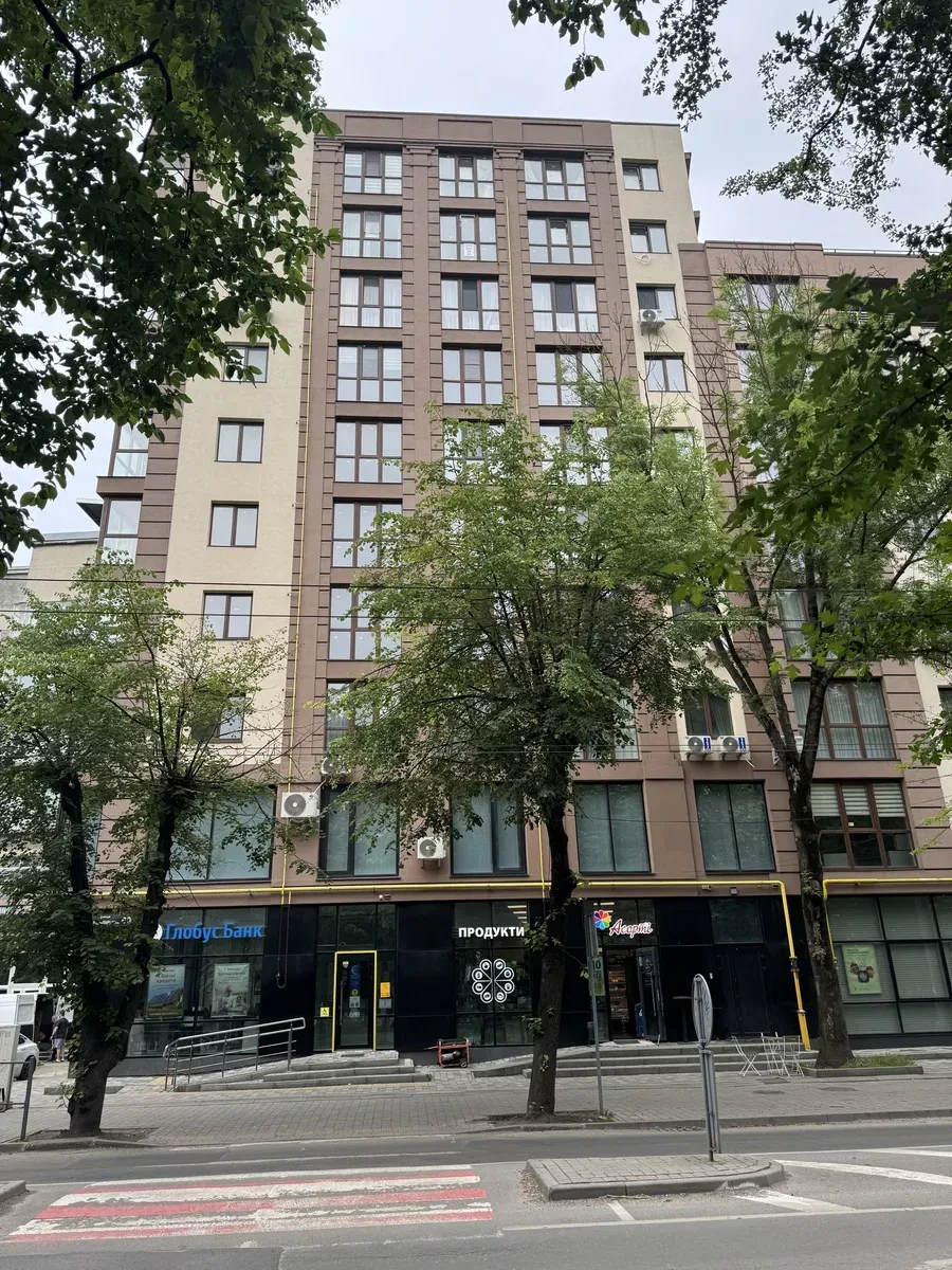 2-кімнатна квартира у ЖК Central House: підземний паркінг, панорамні вікна