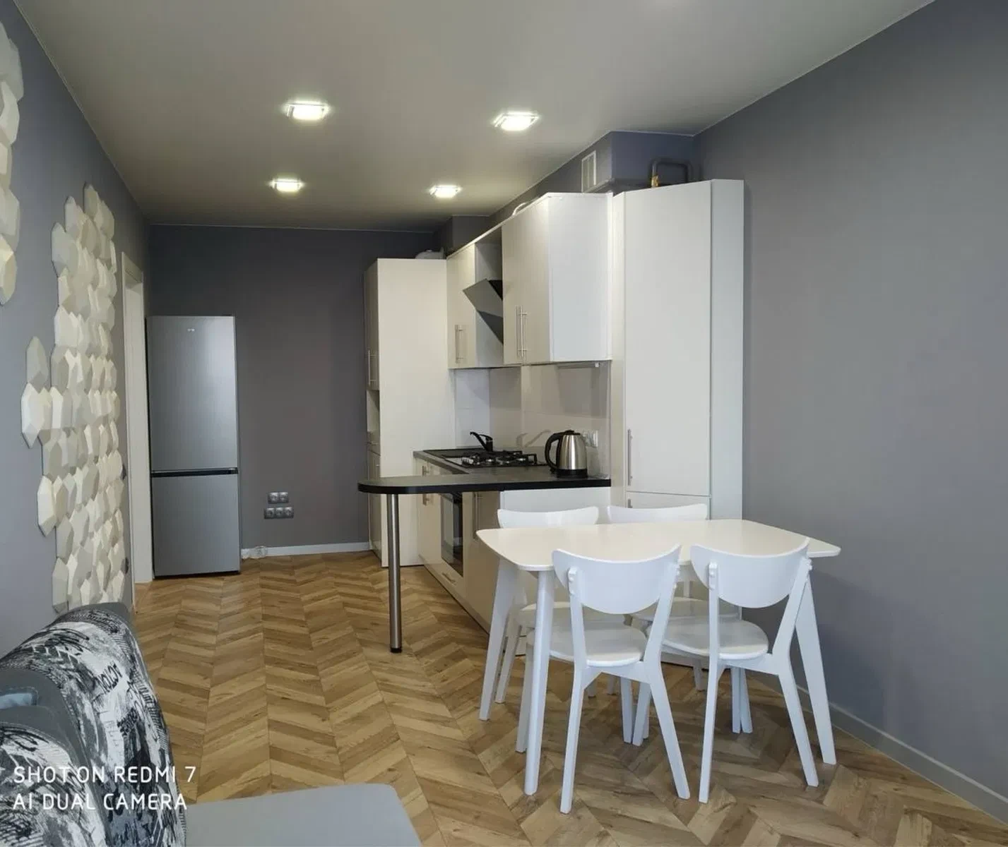 1-кімнатна квартира у ЖК Місто Трав: авторський ремонт, кухня-студія, фото 3