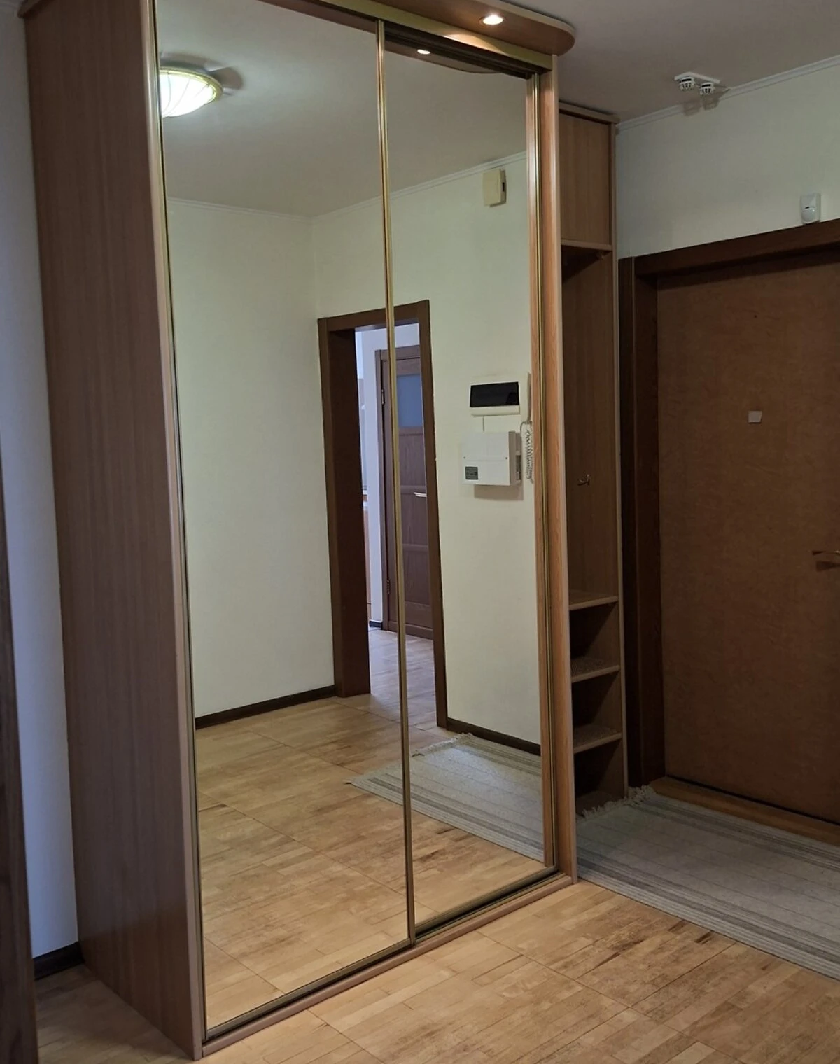 3-кімнатна квартира, Троєщина: резервне живлення, кондиціонер - фото 2