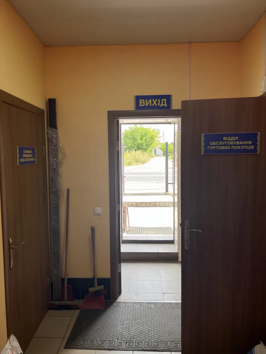 Приміщення, Звягель: центр, огороджена територія, пічне опалення - фото 2