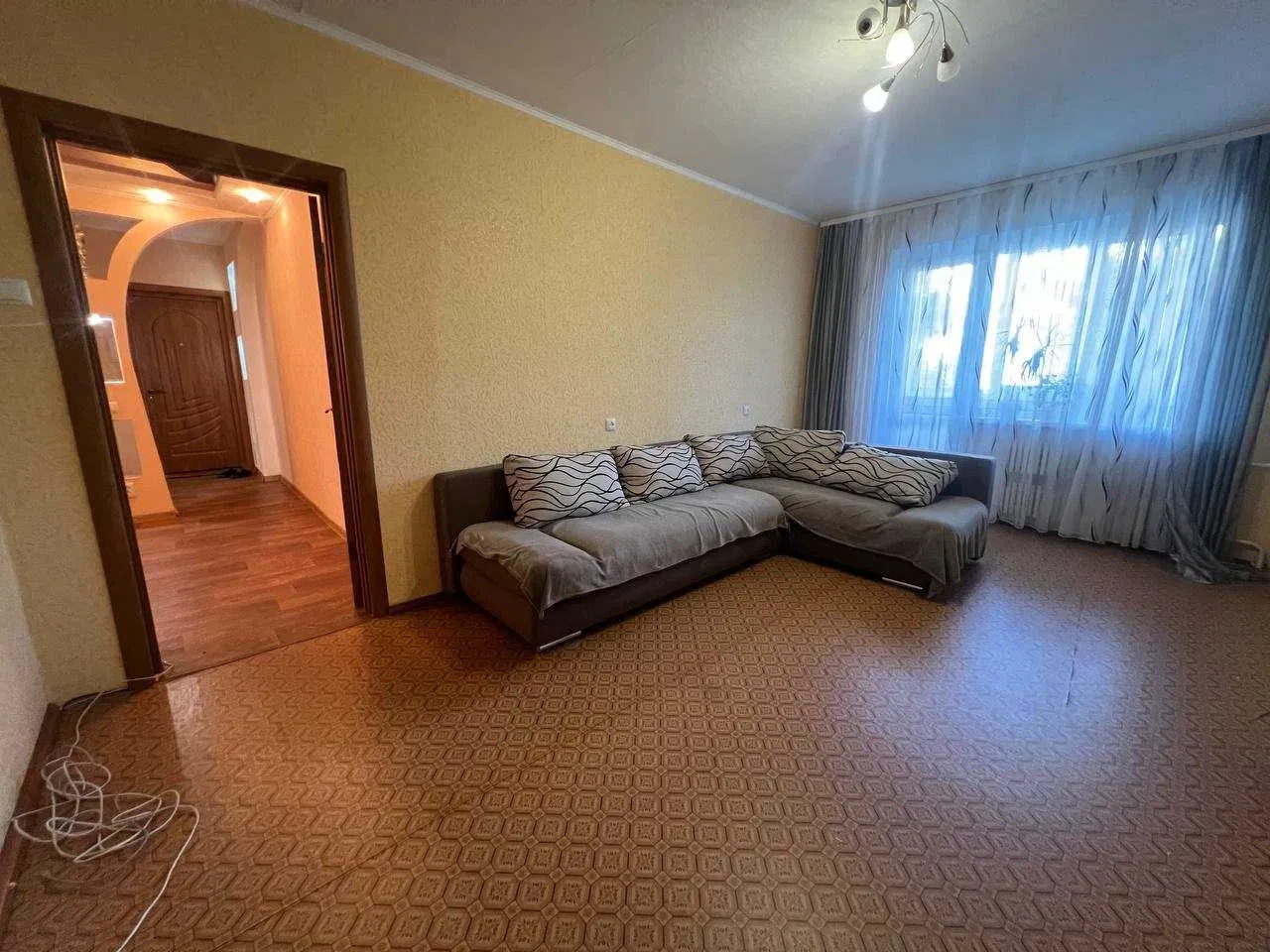 3-кімнатна квартира, 4 мікрорайон: косметичний ремонт, меблі та техніка - фото 2