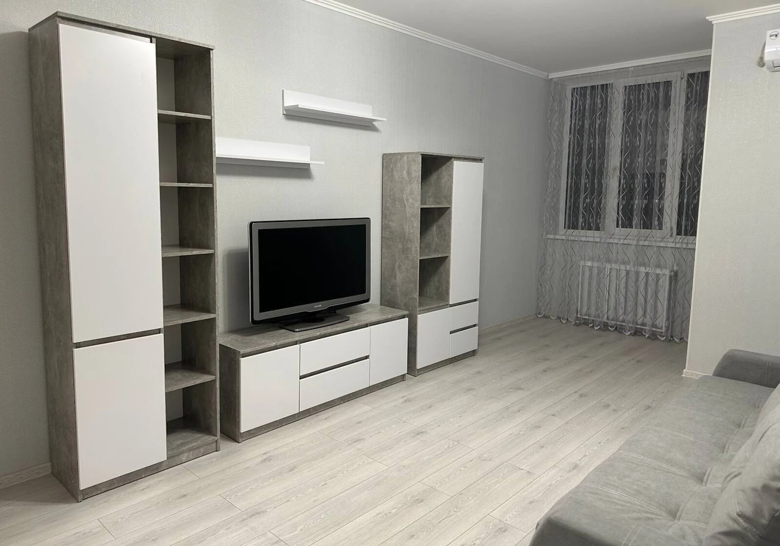 1-кімнатна квартира, Позняки: укриття в будинку, ліфт працює без світла