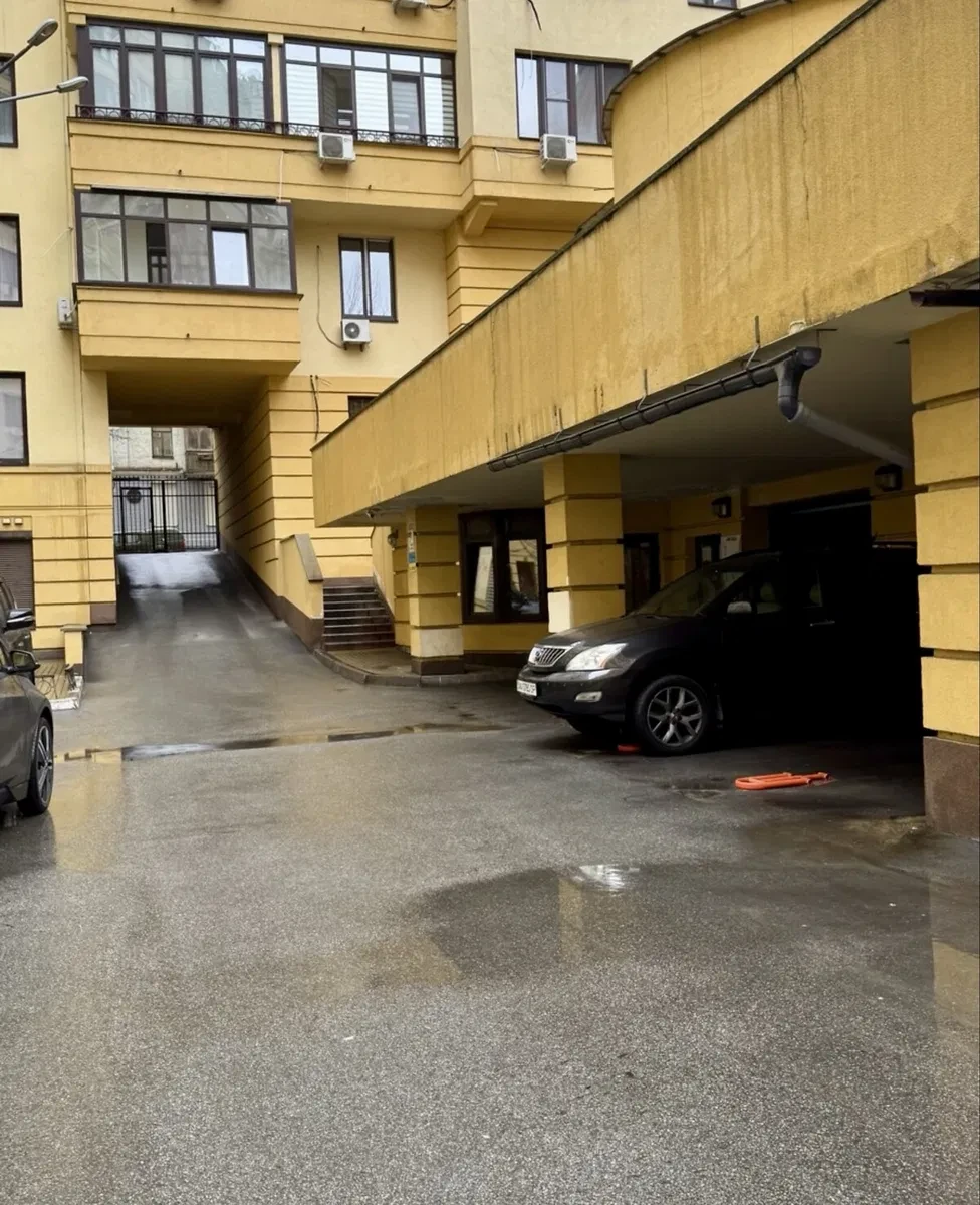 Паркомісце у ЖК Золотоустівська: підземний паркінг, охорона, фото 1