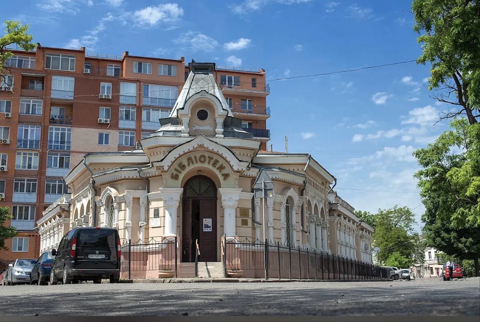 Паркоместо, Приморский: зарядка электромобиля, хранение шин - фото 1