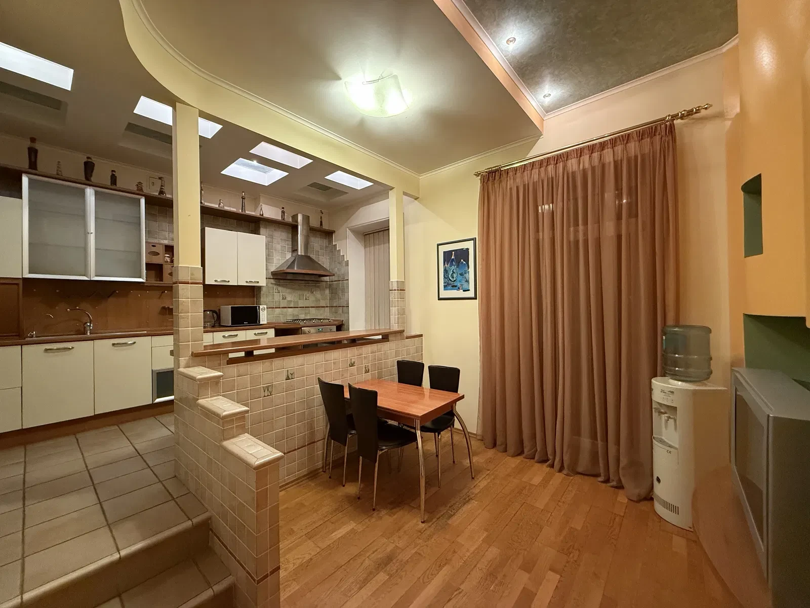 4-кімнатна квартира, Печерський: дворівнева, джакузі, паркомісце, фото 3