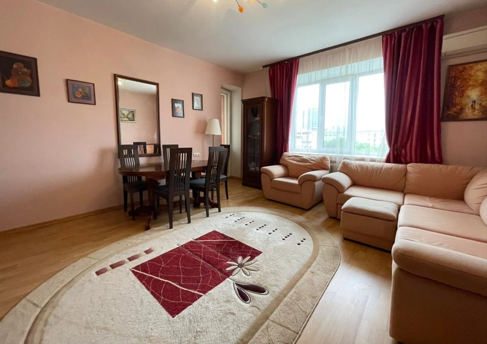 3-кімнатна квартира, Печерськ: власна тераса, 5 спальних місць