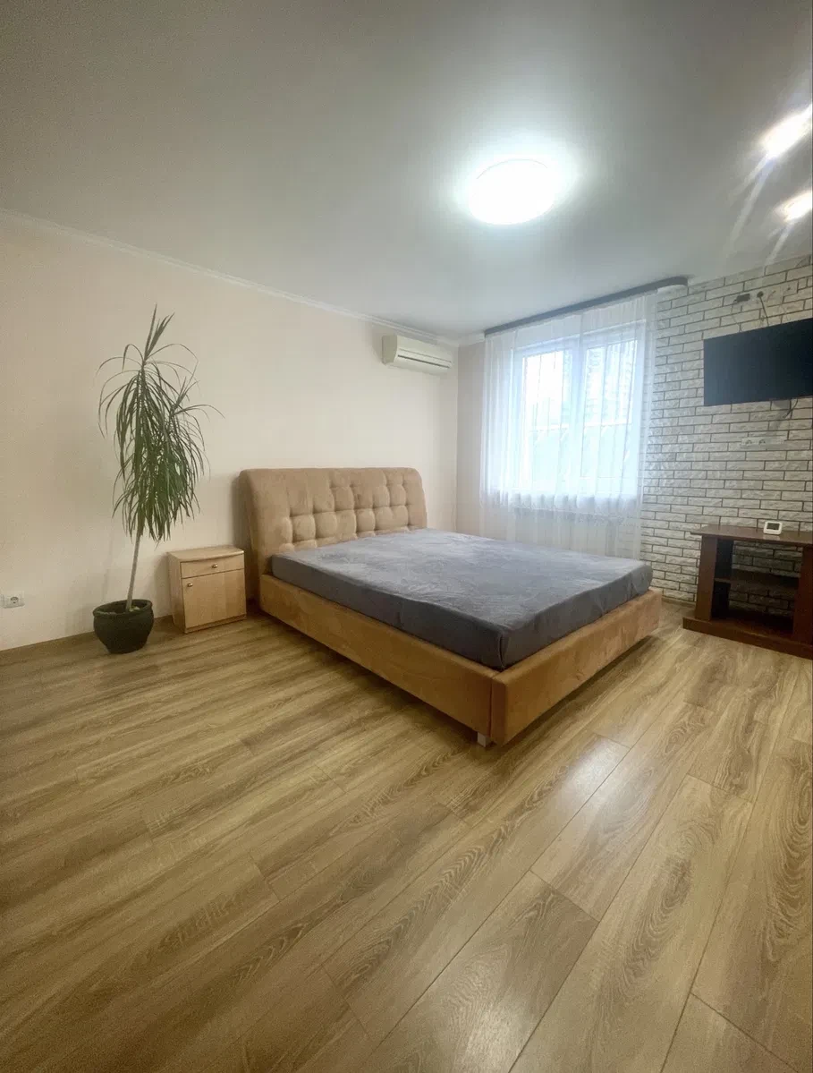 Квартира-студия, Днепровский: генератор, парковка, метро Позняки