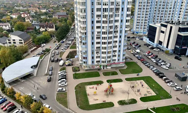 3-кімнатна квартира у ЖК Статус Град: метро 200 м, вид на місто - фото 4