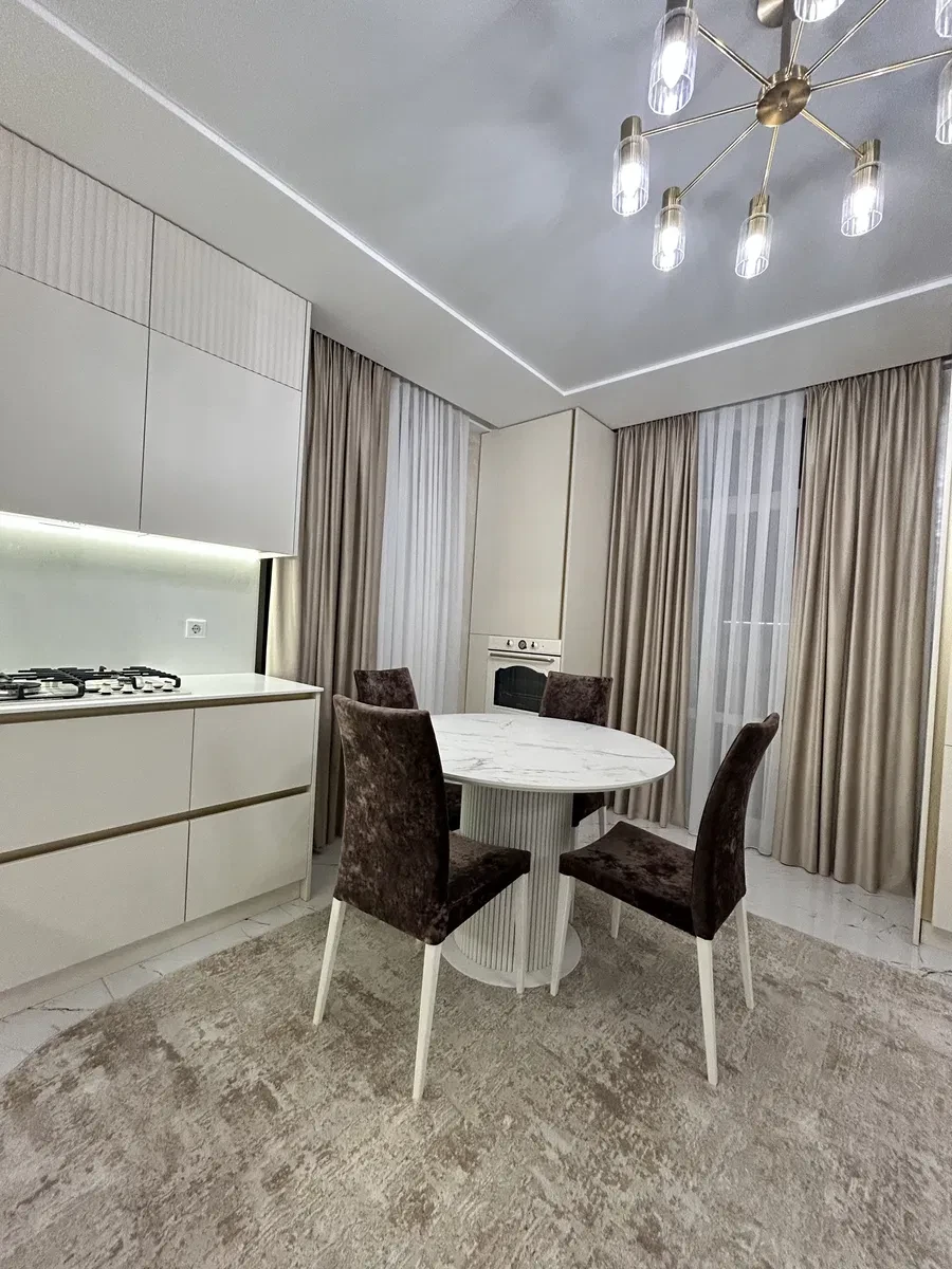Пентхаус, Черновцы: авторский ремонт, кухня-гостиная 35 м² - фото 3