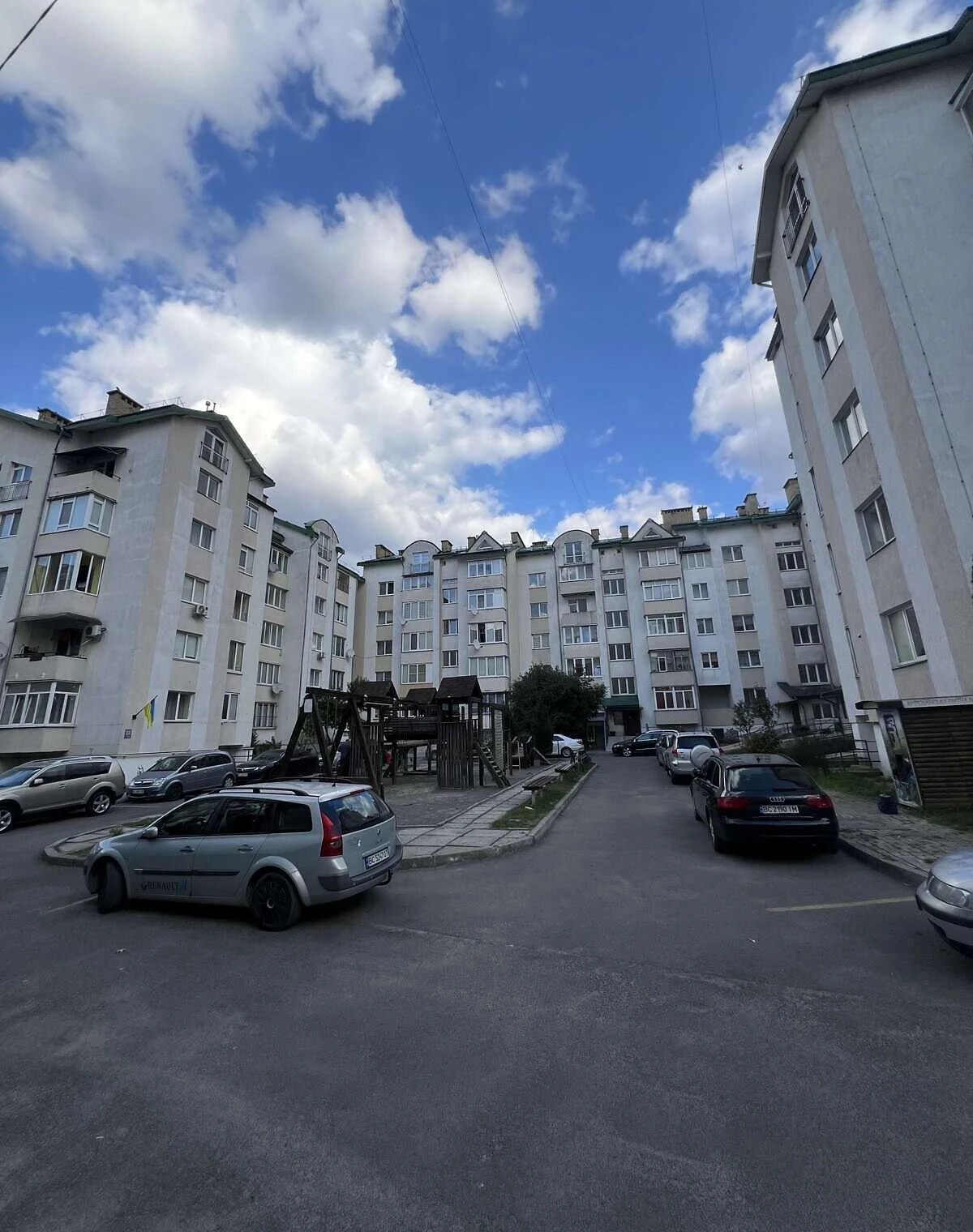 2-комнатная квартира, Винники: кирпичные стены, торг - фото 1