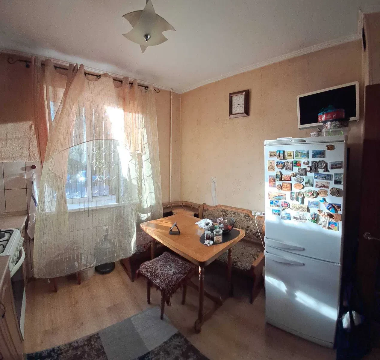 3-кімнатна квартира, Дарницький: два балкони, документи готові, фото 3