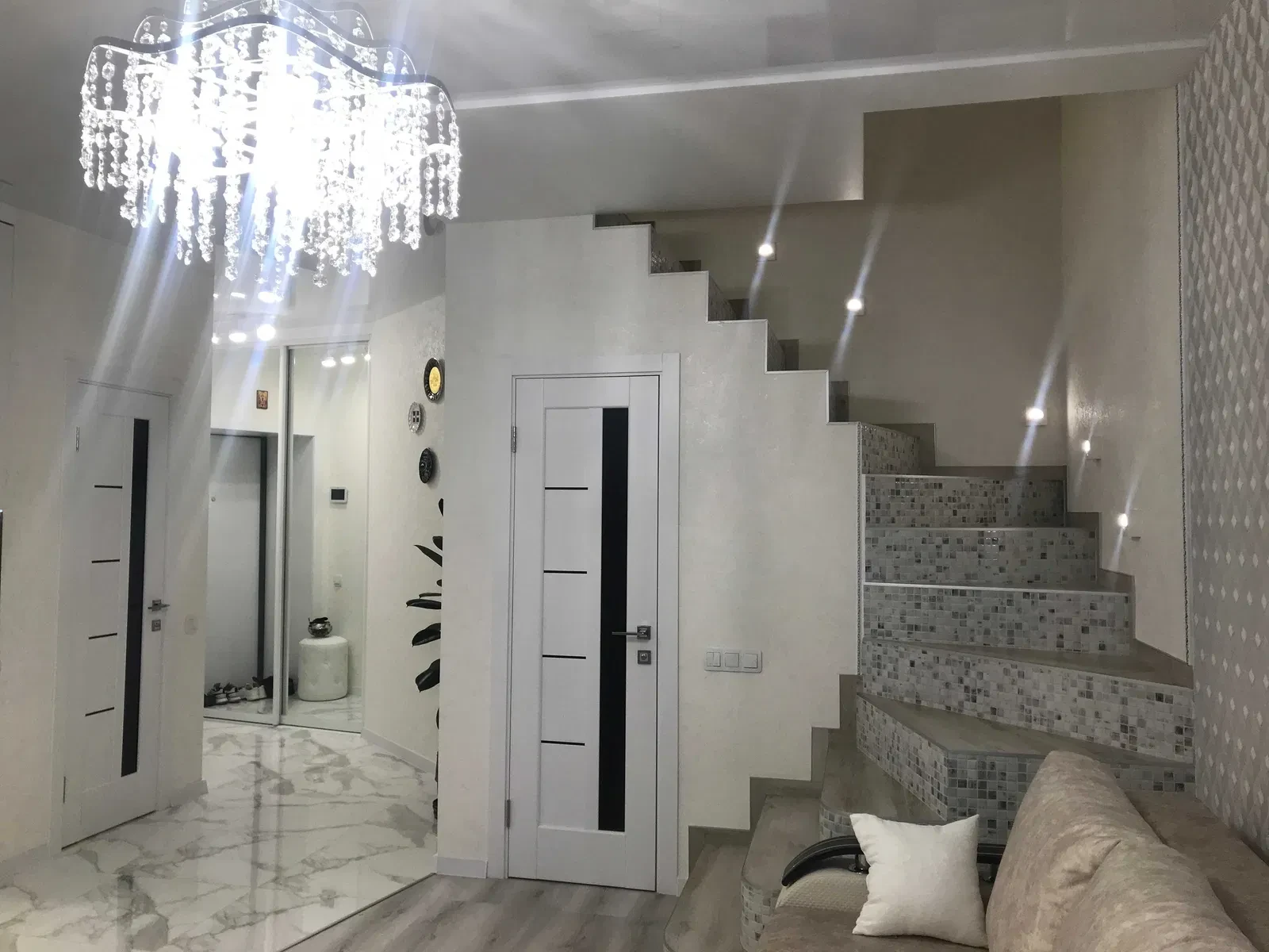 3-кімнатна квартира у ЖК Софія-Сіті: авторський ремонт, два рівні - фото 2
