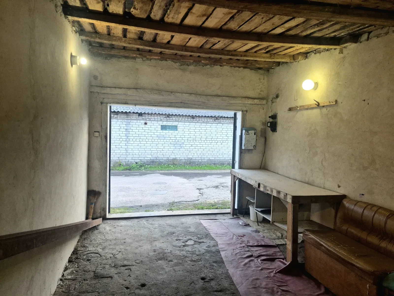 Гараж, Панчішна фабрика: перший ряд, охорона, фото 2