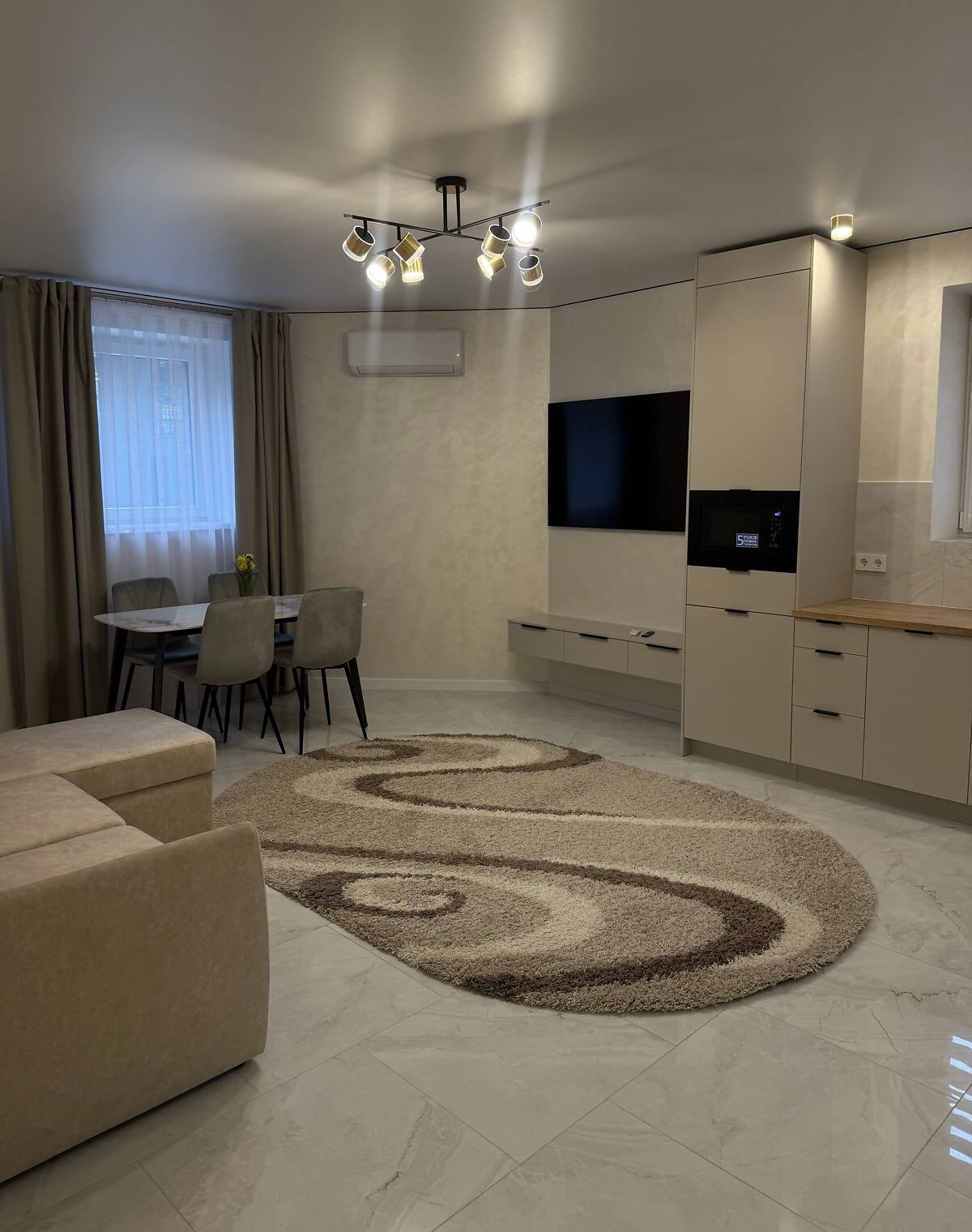 2-кімнатна квартира, Шевченківський: кухня-студія, дизайнерський ремонт
