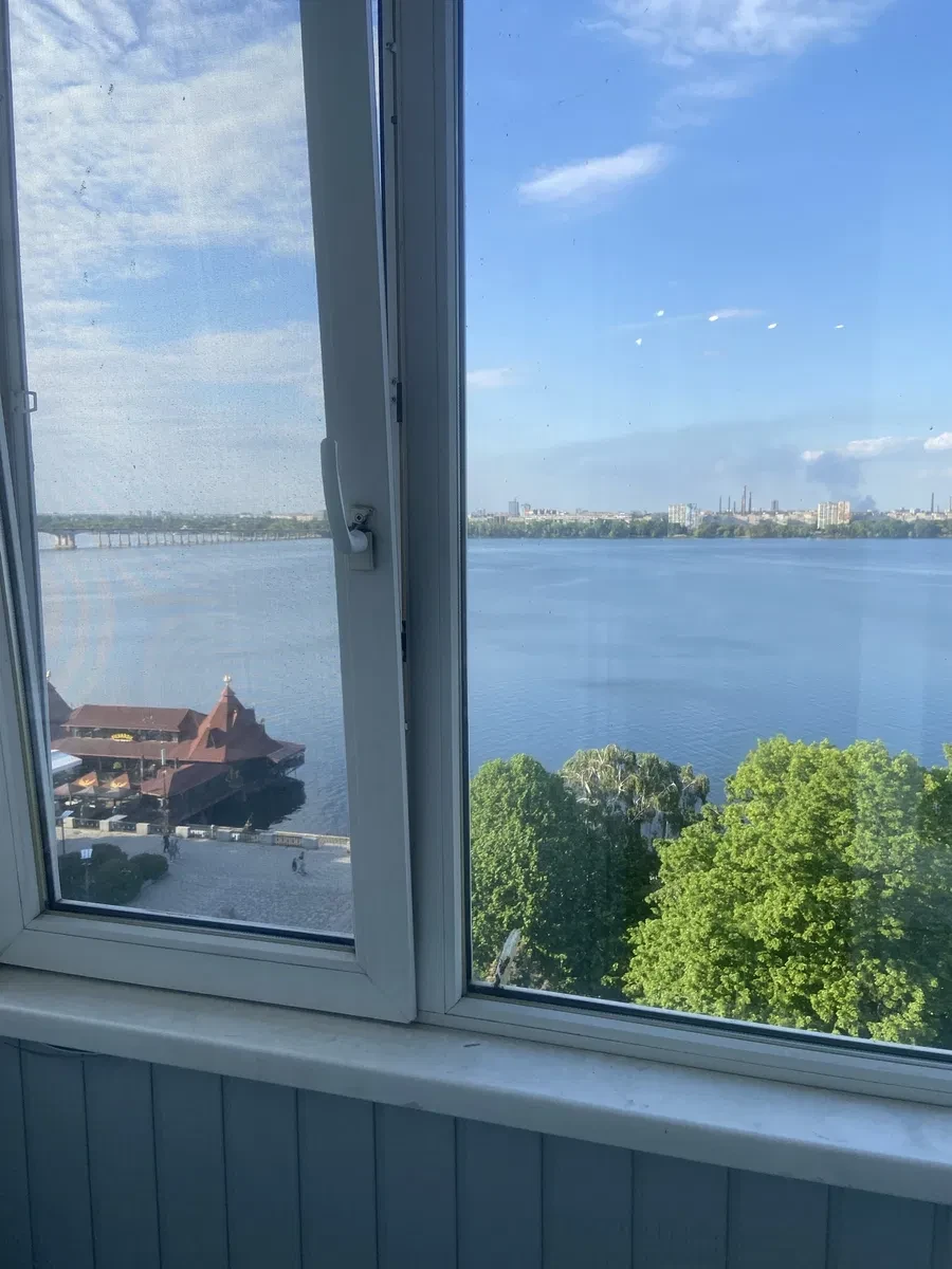 2-комнатная квартира, Центральный: вид на Днепр, можно с животными