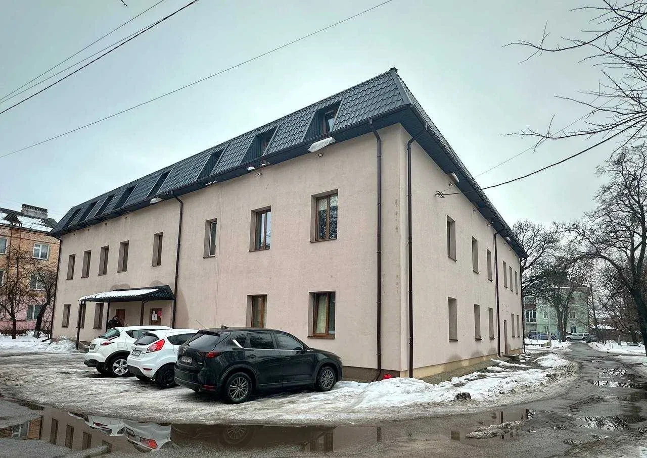 Адміністративна будівля, Чернігів: ремонт, орендарі - фото 1