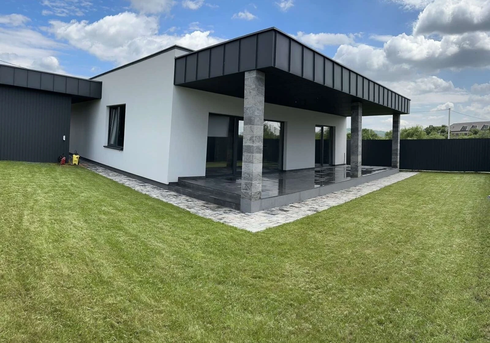 Будинок, Оноківці: дизайнерське оформлення, тераса - фото 1