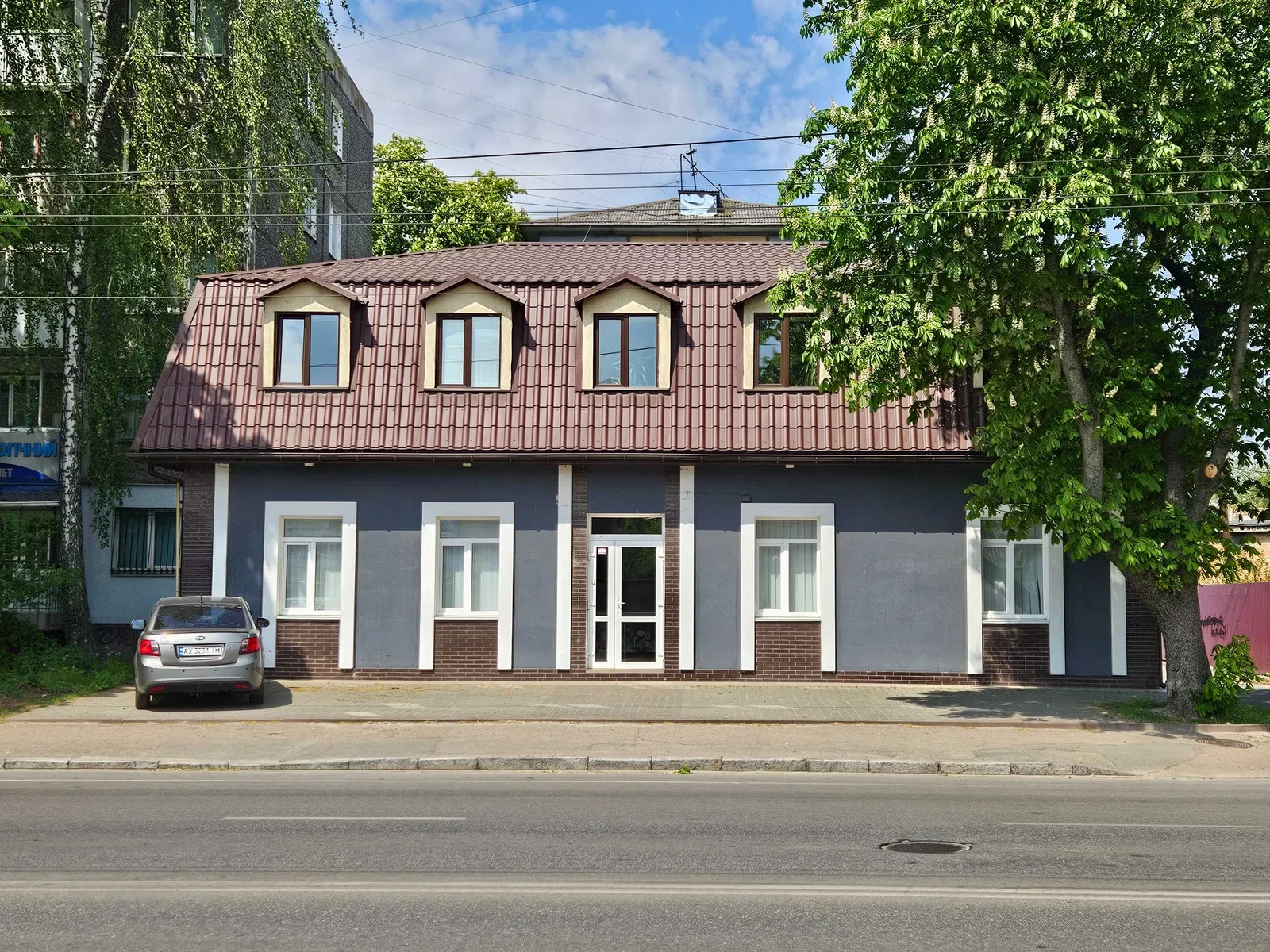 Окрема будівля, Житомир: два входи, офісний ремонт - фото 1