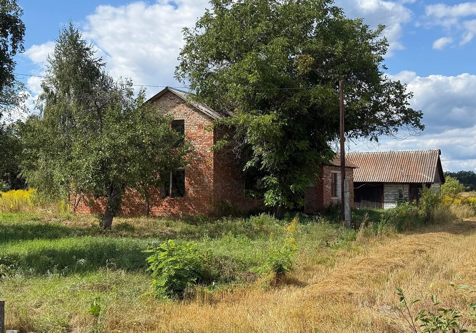 Будинок, Лугини: 2 поверхи, ділянка 160 м², торг можливий