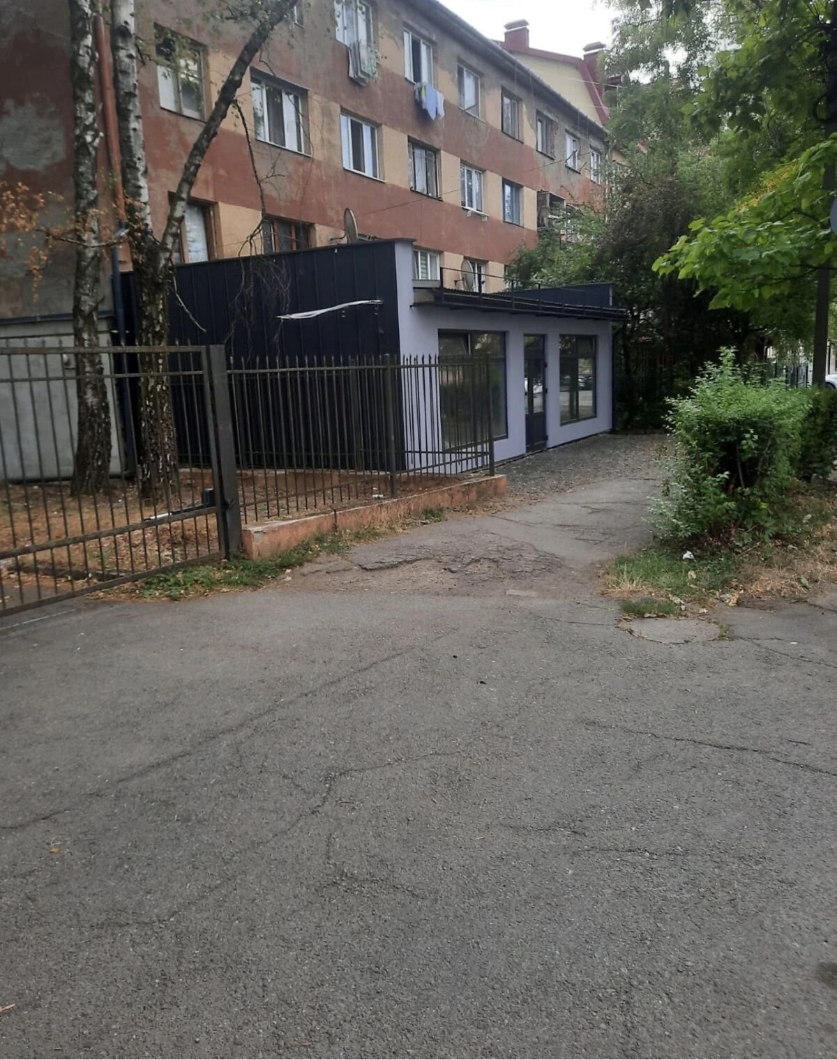 3-кімнатна квартира, Ужгород: тераса, індивідуальне газове опалення - фото 2