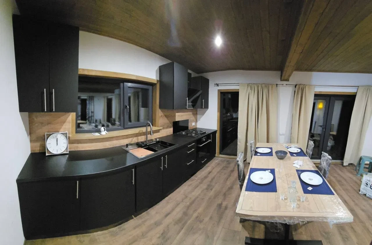Будинок, Микуличин: 4 спальні, 2 тераси, краєвид на гори - фото 4