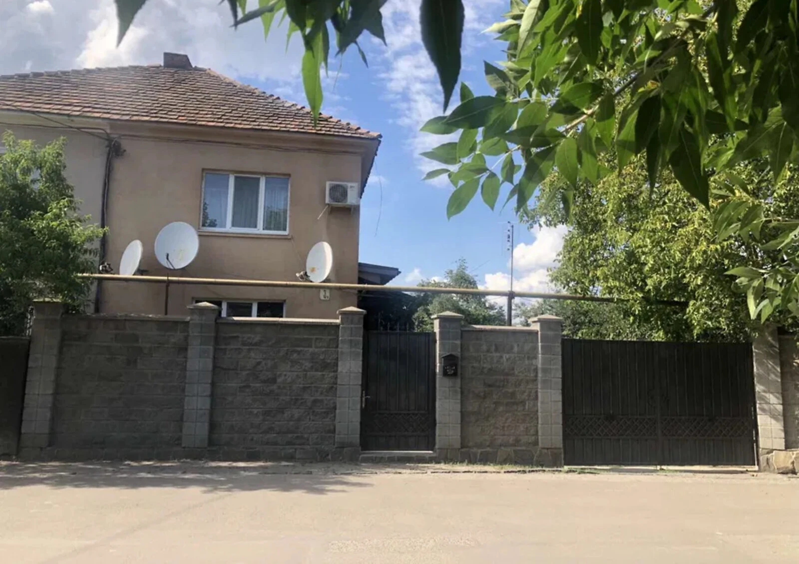Будинок, Ужгород: гараж, 8 соток, бесідка