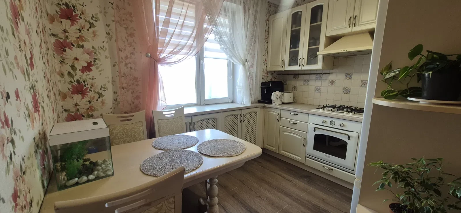 3-комнатная квартира, Ирпень: отопление без света, большой балкон, фото 2