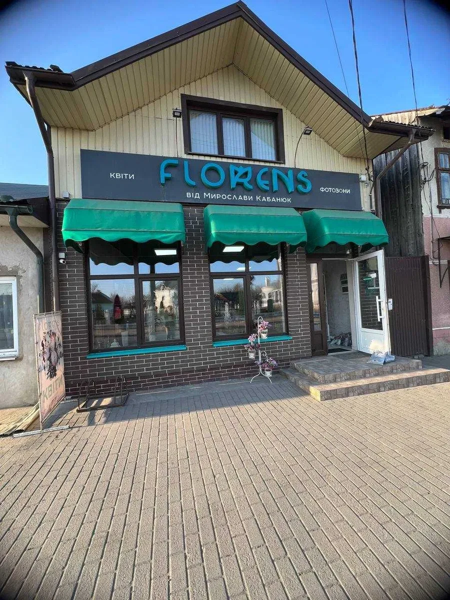 Фасадна будівля, Заболотів: 59 м² комерції, 102 м² житла