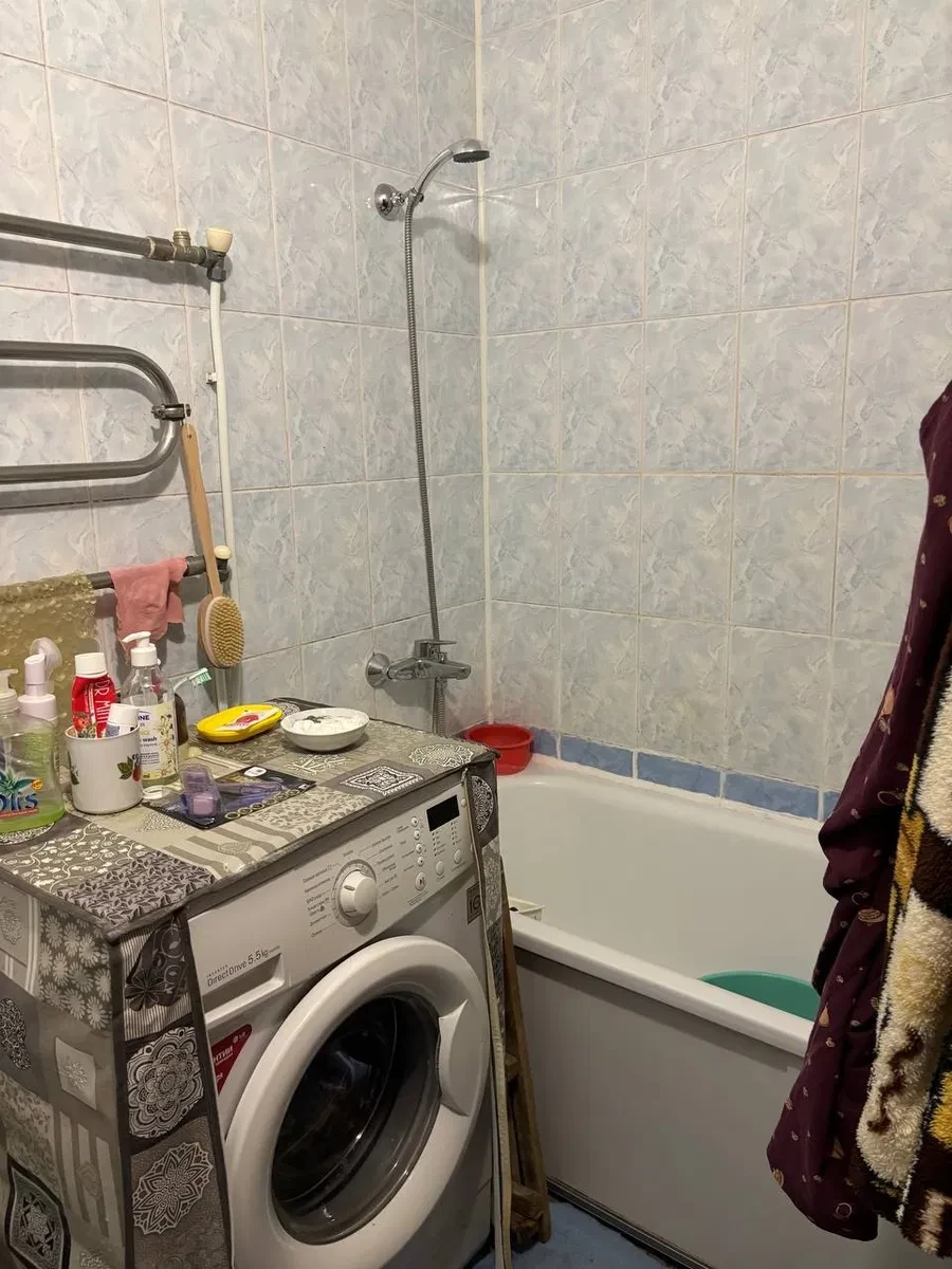 Кімната, Центр: для дівчини, автономне газове опалення, комунальні включені - фото 3
