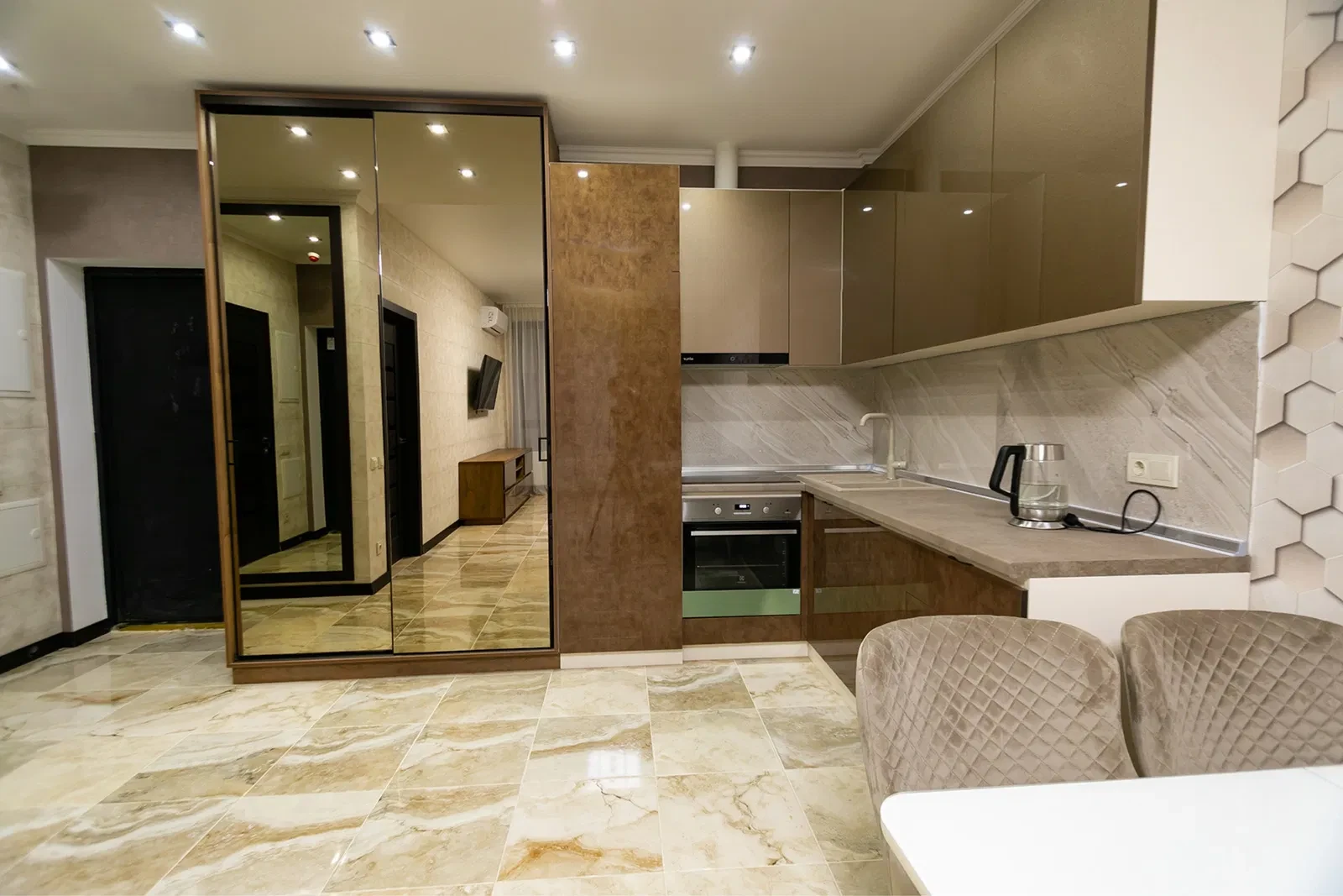 2-кімнатна квартира у ЖК Чикаго: орендар, кухня-вітальня 20 м² - фото 3