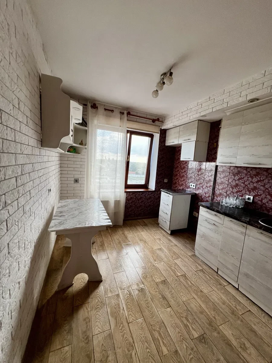 2-кімнатна квартира, Шостка: гараж 108 м², погріб та оглядова яма - фото 1