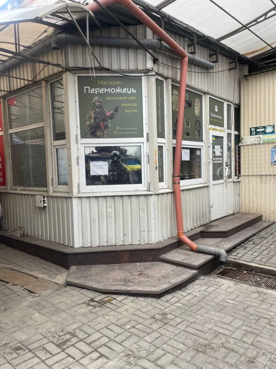 Приміщення, Олександрівський: біля центрального входу, пішохідний трафік, фото 2