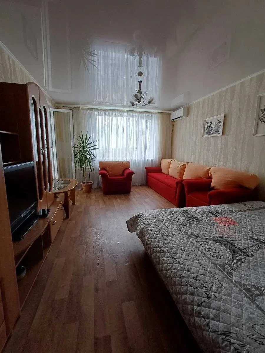 1-кімнатна квартира, Чорноморськ: панорамний вид на море й місто - фото 1