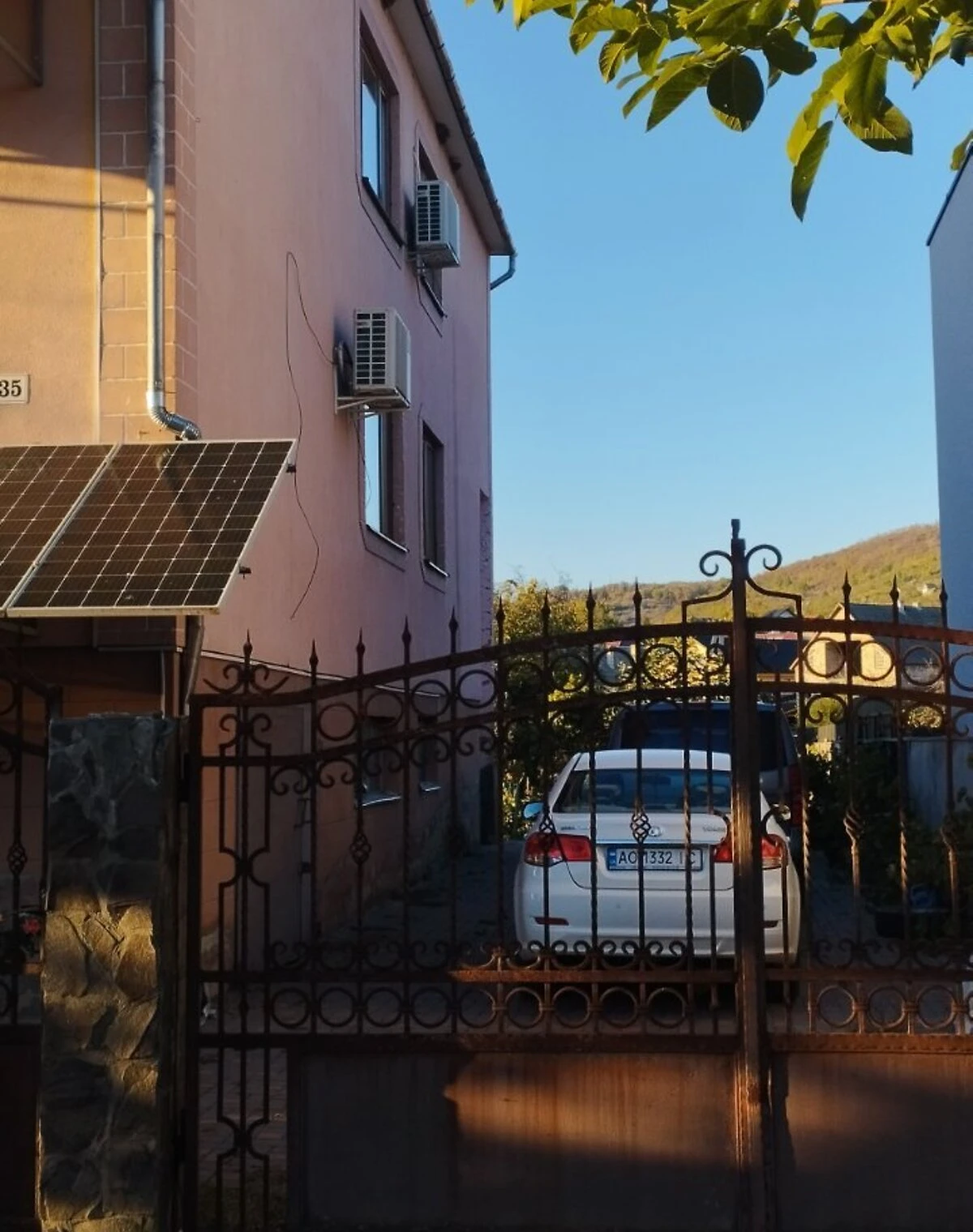 Будинок, Виноградів: гараж у цоколі, тераса, торг - фото 1
