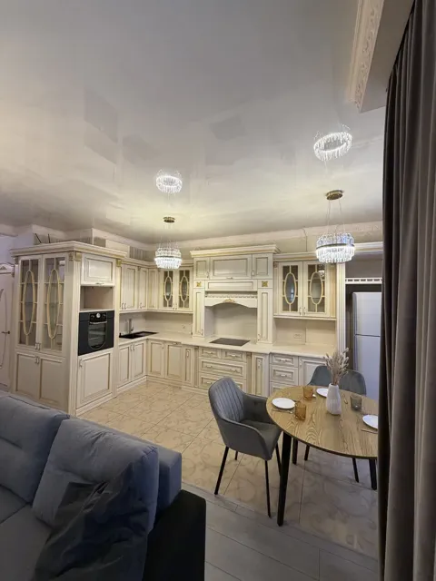 2-кімнатна квартира, Київський: кухня 32 м², панорамні вікна - фото 4