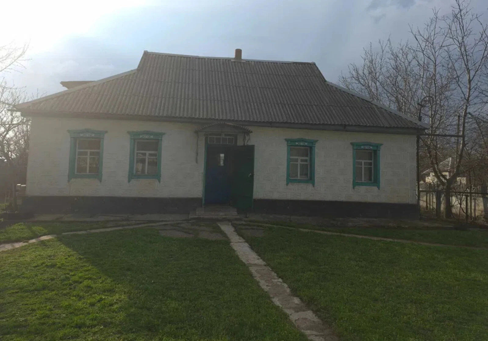 Дом, Елизаветовка: участок 25 соток, летняя кухня, сарай - фото 1
