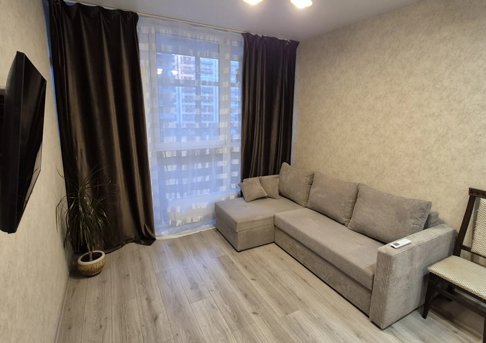 3-кімнатна квартира, Виноградар: будинок 2020 року, закритий двір - фото 2