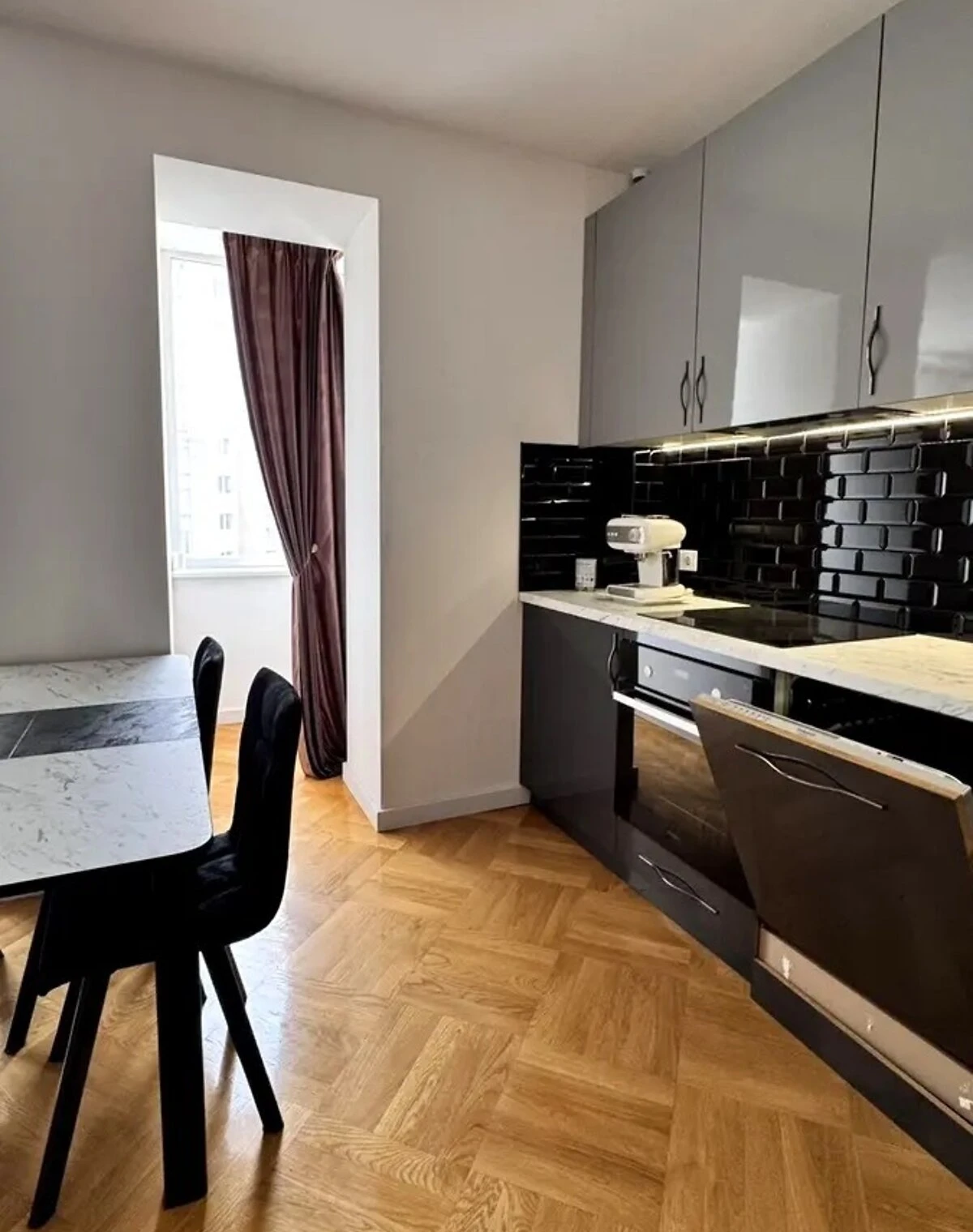 2-кімнатна квартира, Каскад: кухня-студія 22,5 м², дизайнерський ремонт, фото 4