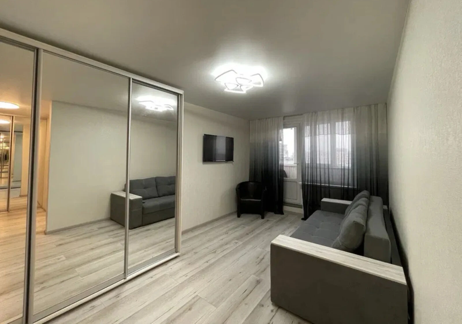 1-комнатная квартира, Холодная Гора: новый ремонт, балкон - фото 3