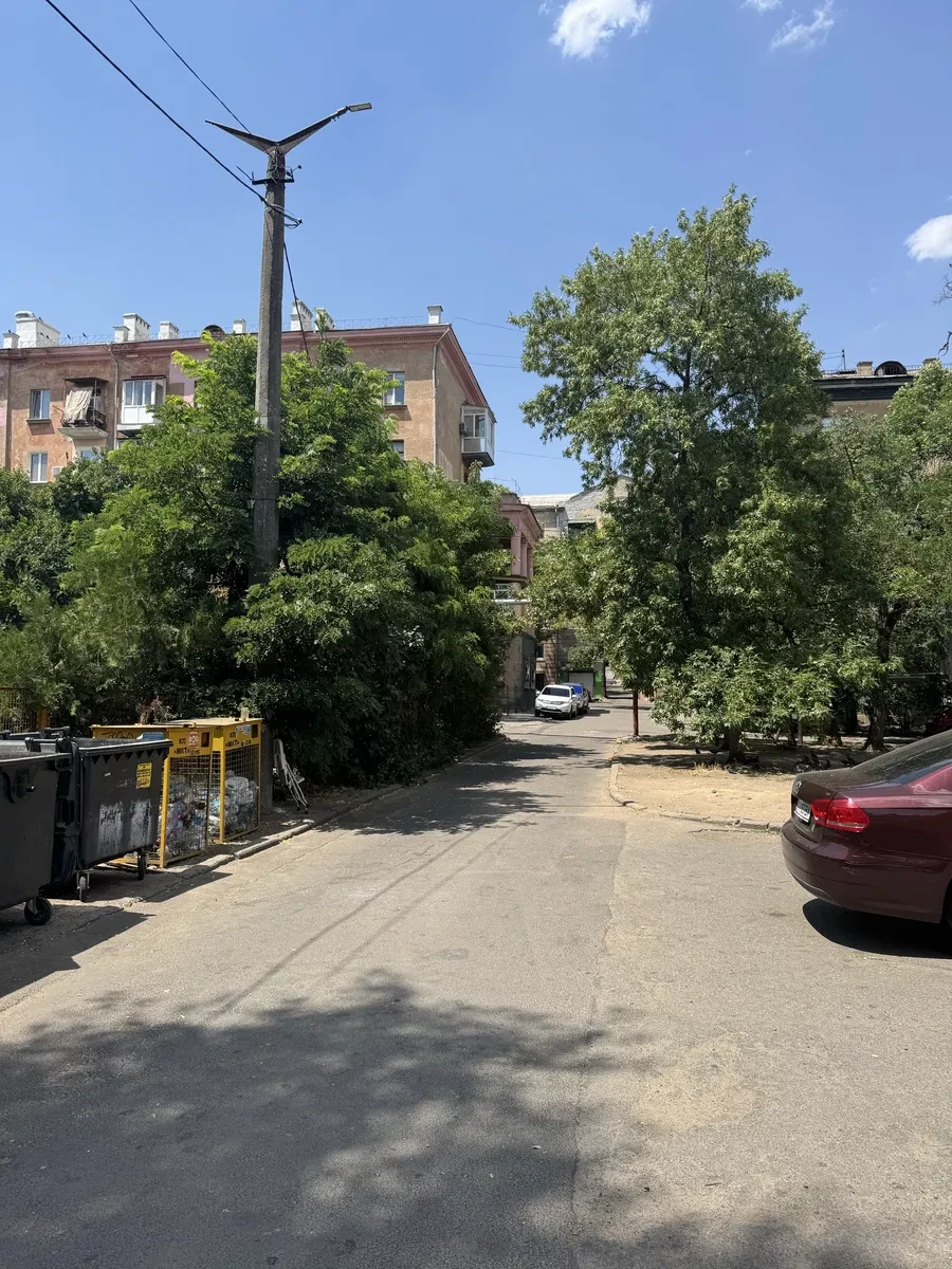 Гараж, городок Казка: два авто, во дворе, фото 4