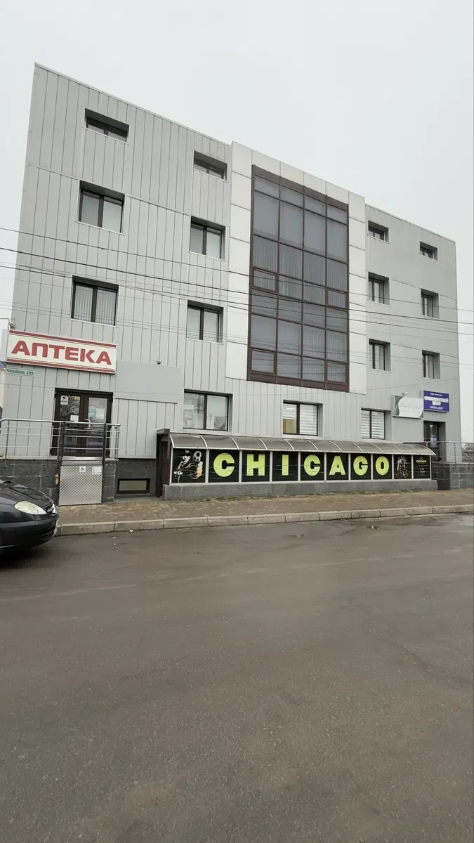 Приміщення, Славута: центр міста, цокольний поверх, з ремонтом - фото 1