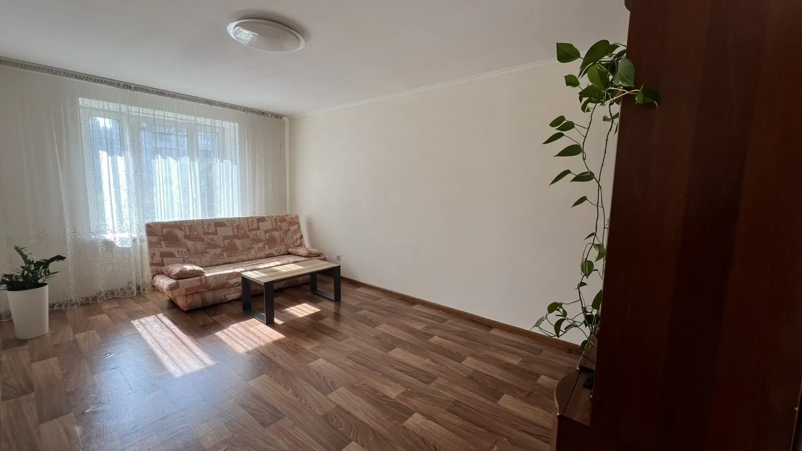 3-кімнатна квартира, Дарницький: паркінг, балкон і лоджія, фото 4