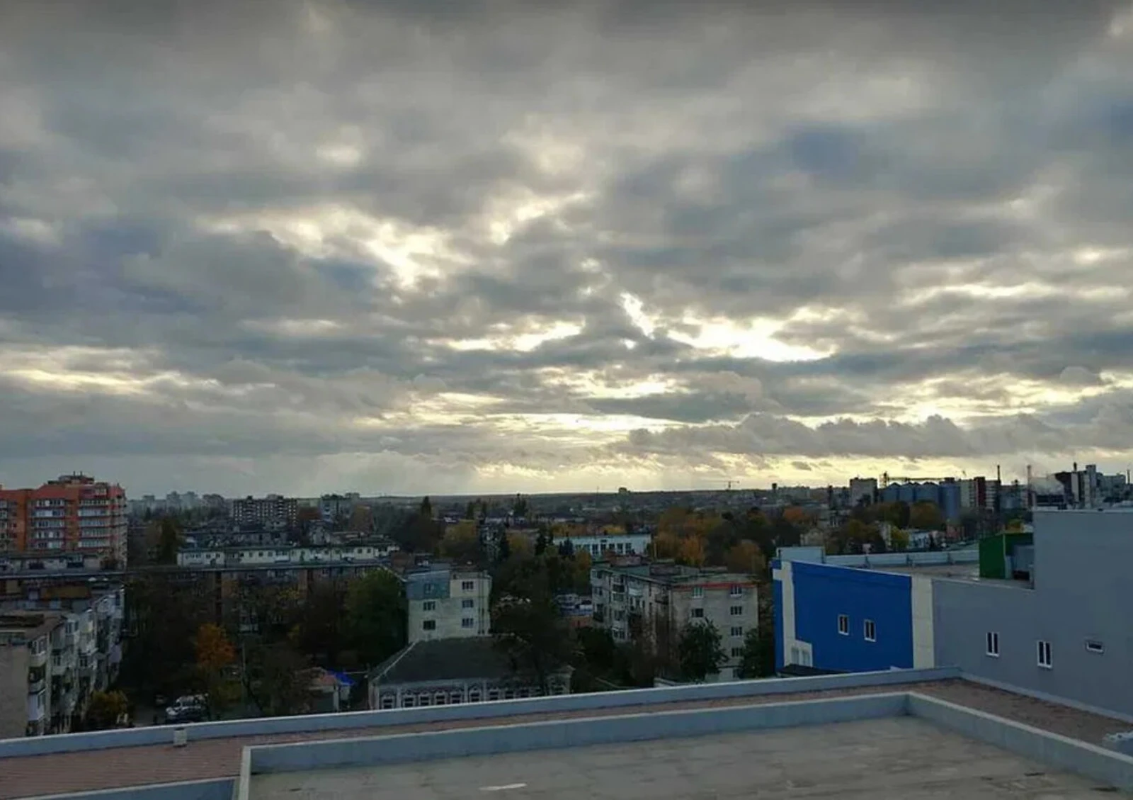 3-кімнатна квартира, Полтава: панорамні вікна, будинок 2022 року - фото 1
