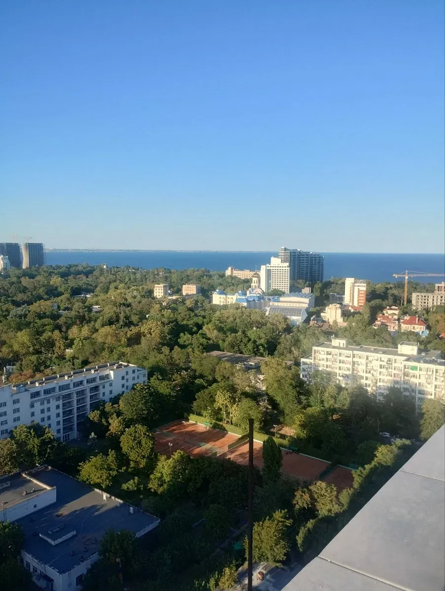Студія у ЖК Родос: боковий вид на море, власна котельня, паркінг