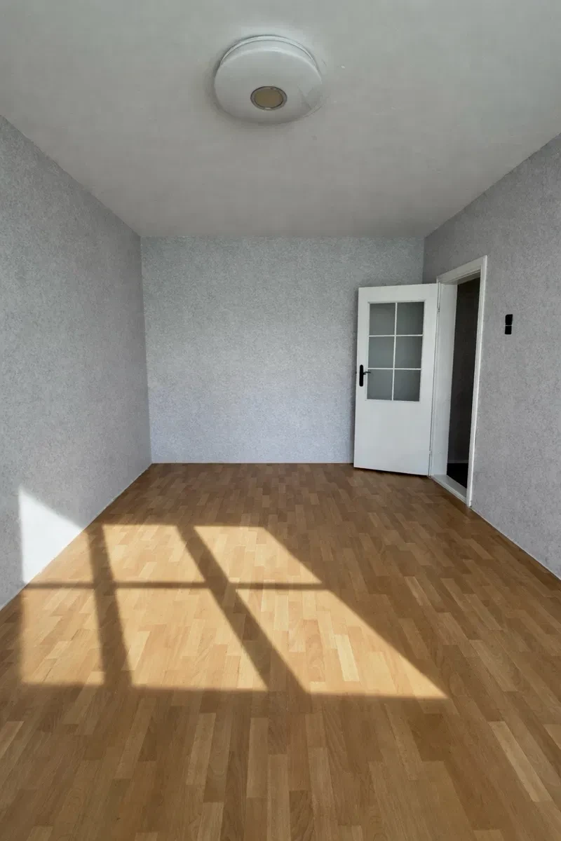 1-комнатная квартира, Днепровский: кухня 14 м², лоджия из комнаты и кухни - фото 1