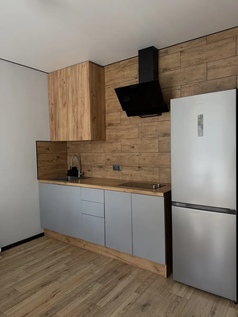 Евродвушка в ЖК Бургундія: кухня-гостиная 15 м², мебель и техника - фото 1