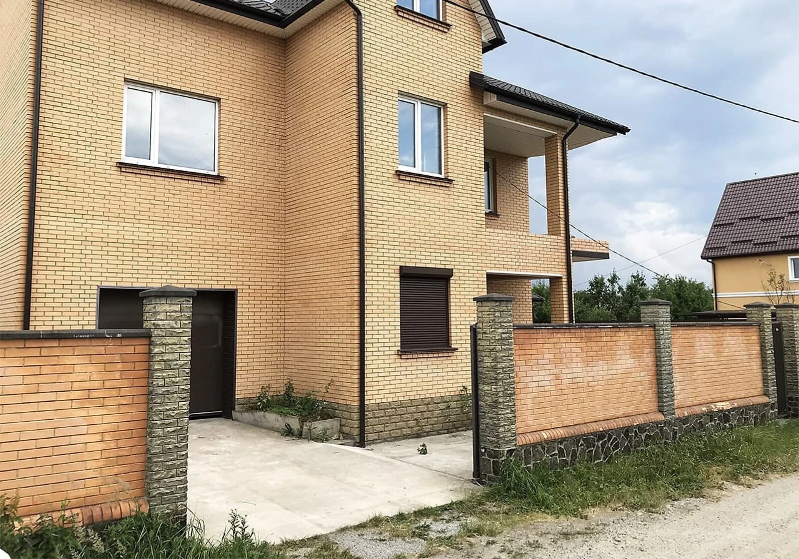Будинок, Нижні сади: веранда, гараж